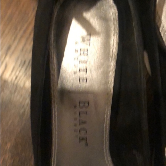 Black wedge white heel w/ black beaded design - Picture 6 of 6